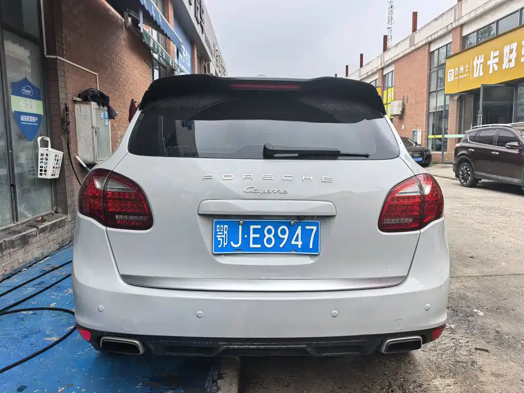 Porsche Cayenne — миниатюра 12