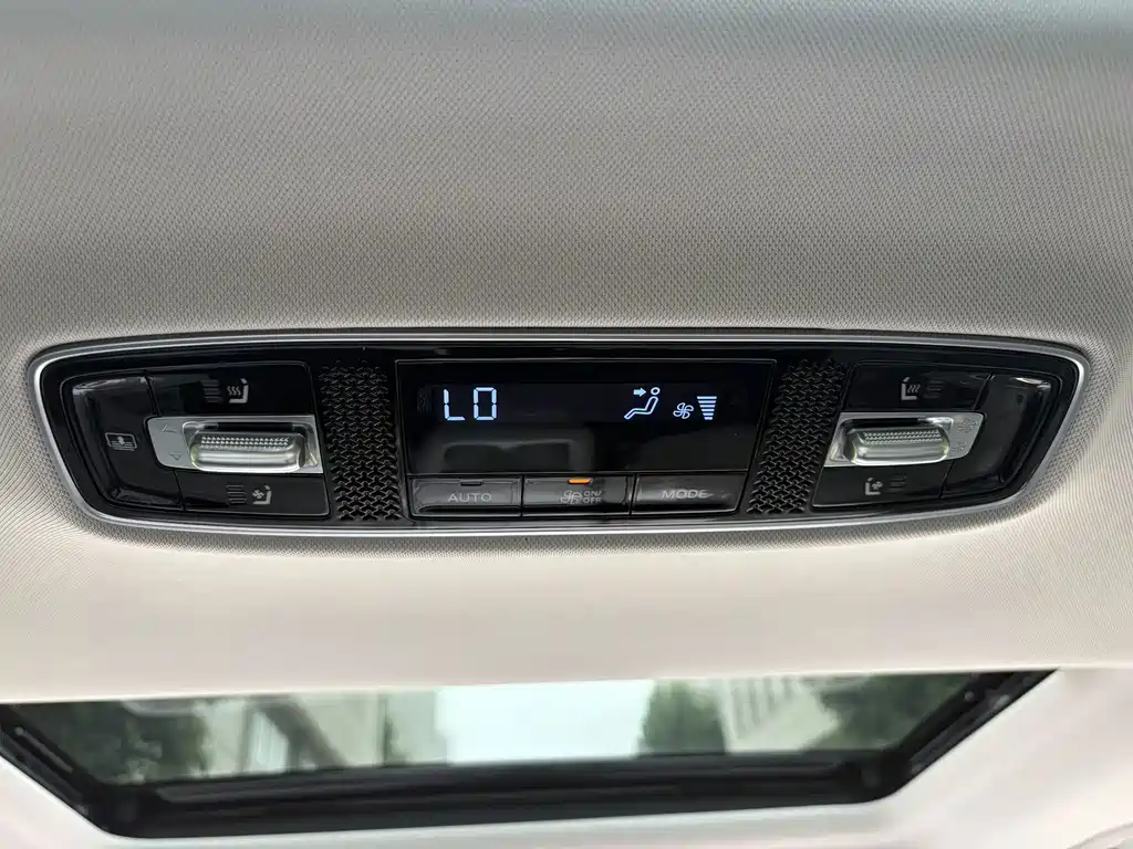 Roewe iMAX8 New Energy — миниатюра 26