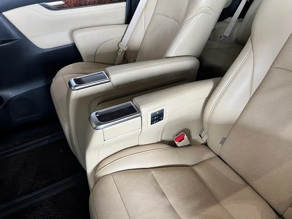 Toyota Alphard 2018 3.5L Luxury