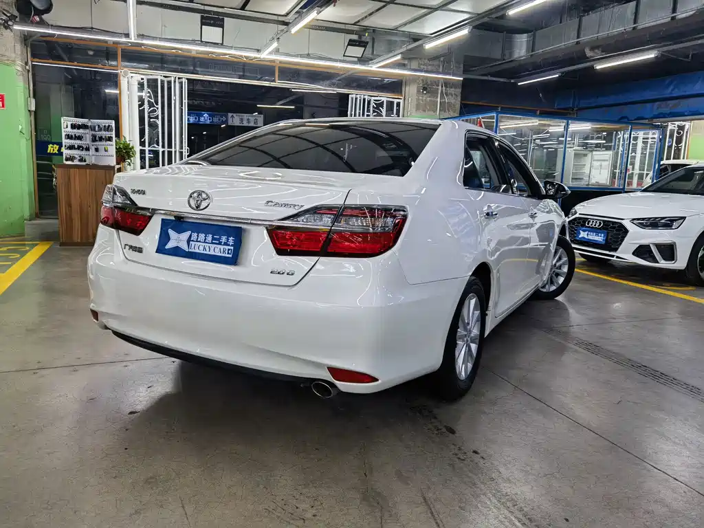 Toyota Camry — миниатюра 4