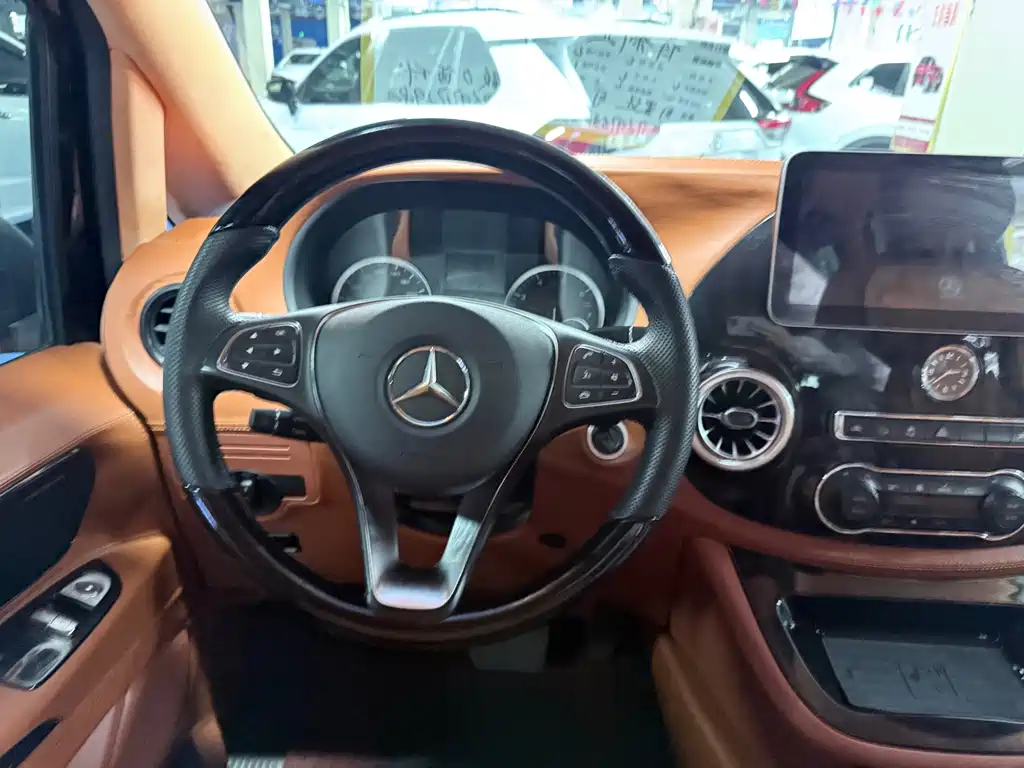 Mercedes-Benz Metris — миниатюра 13