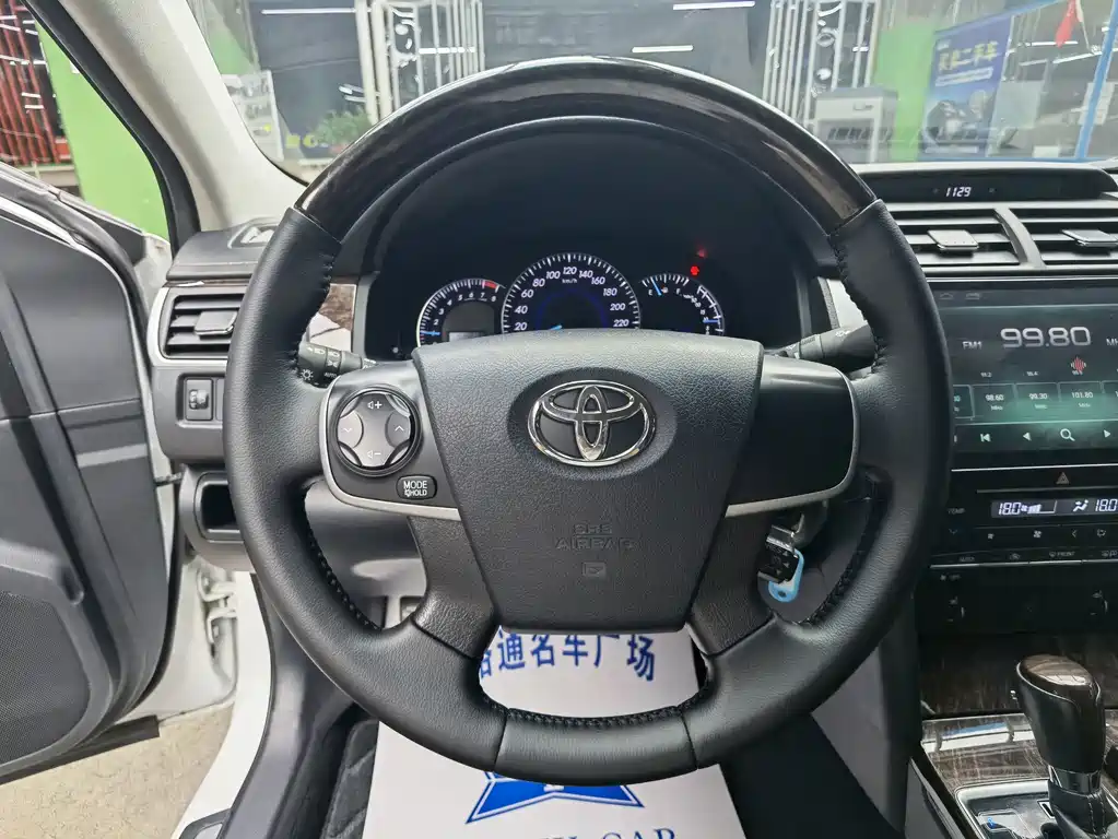 Toyota Camry — миниатюра 10