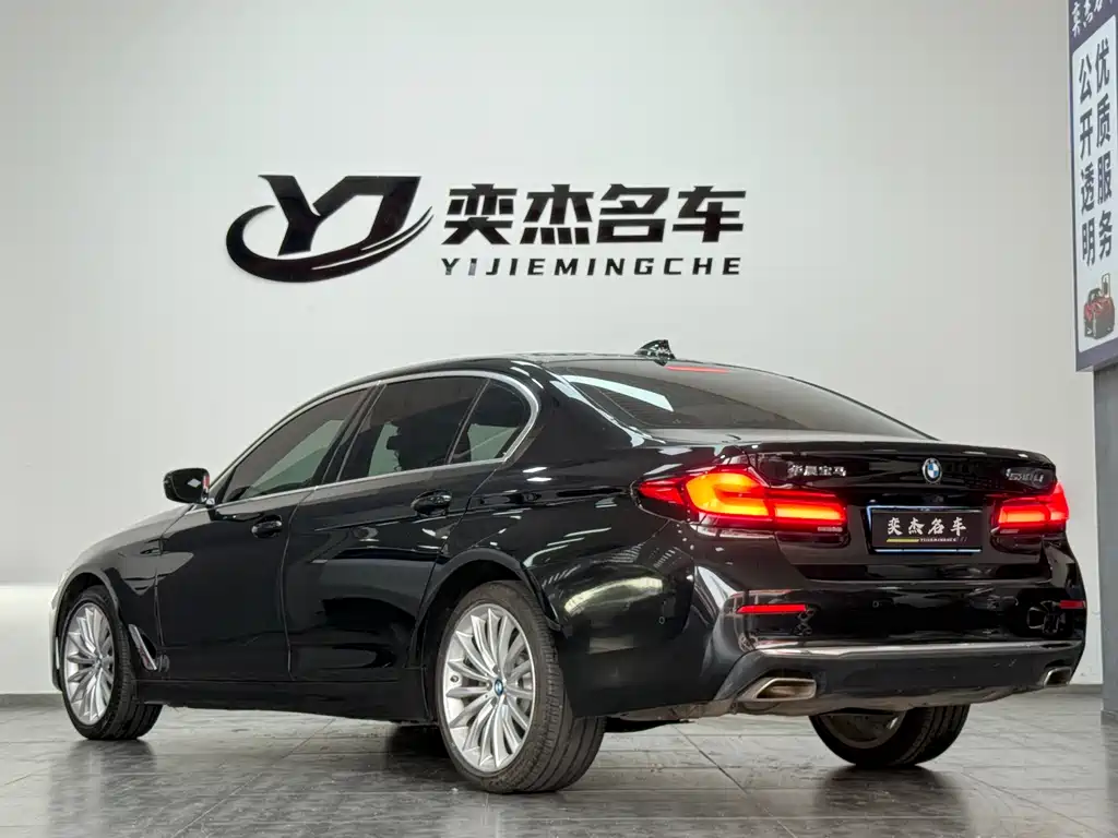 BMW 5 Series — миниатюра 7