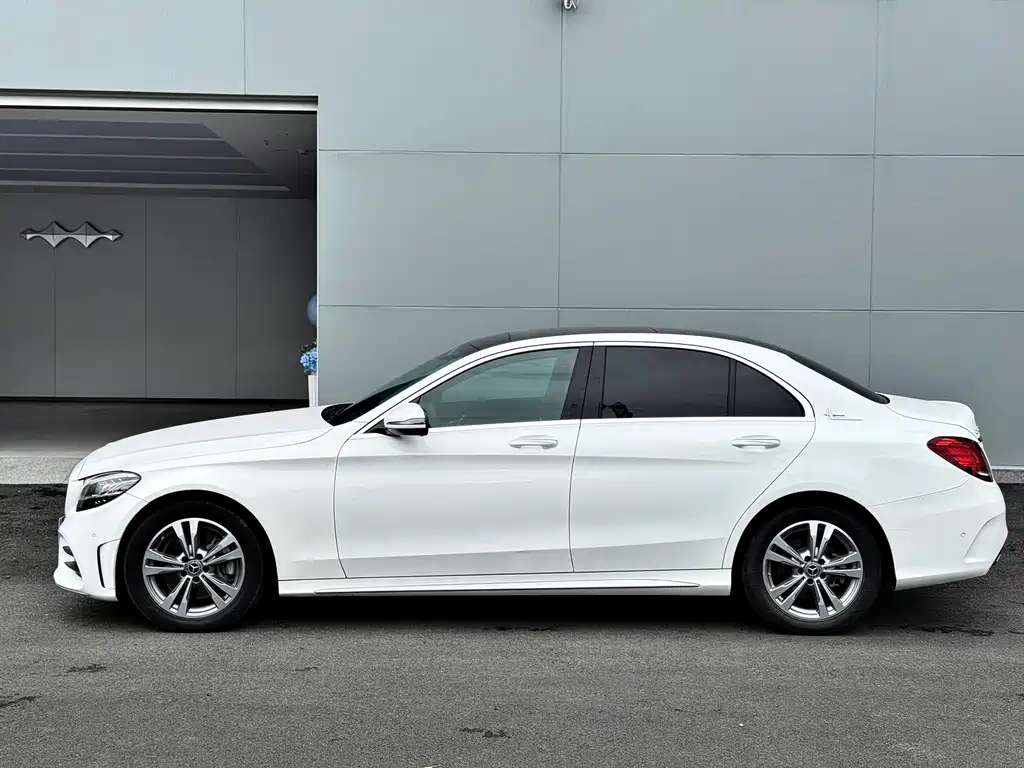 Mercedes-Benz C-Class - фото 4