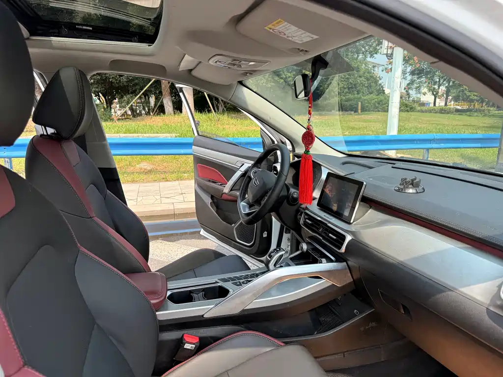 Geely Binyue — миниатюра 8