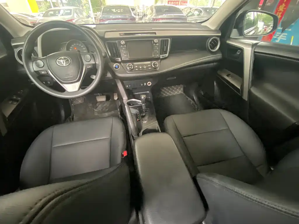 Toyota RAV4 — миниатюра 7