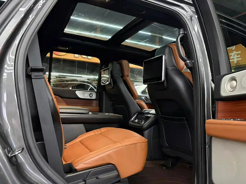 Lincoln Navigator — миниатюра 13
