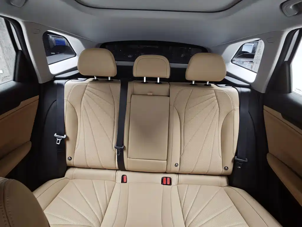 Geely Boyue L — миниатюра 15