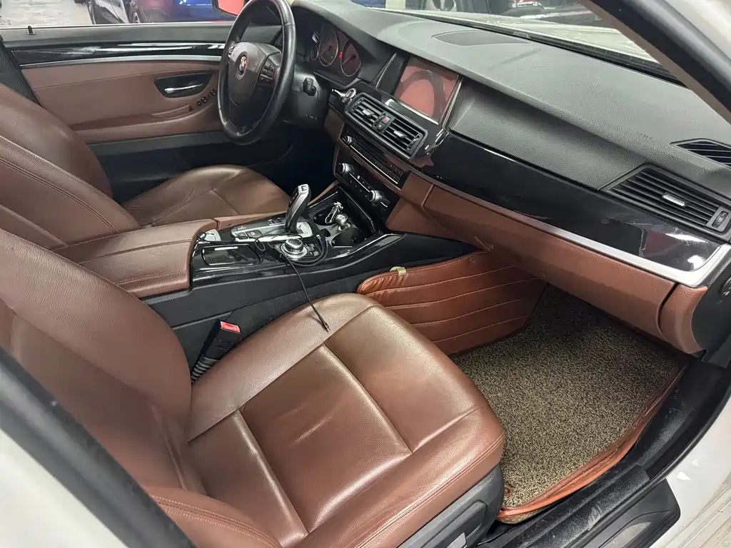 BMW 5 Series — миниатюра 14