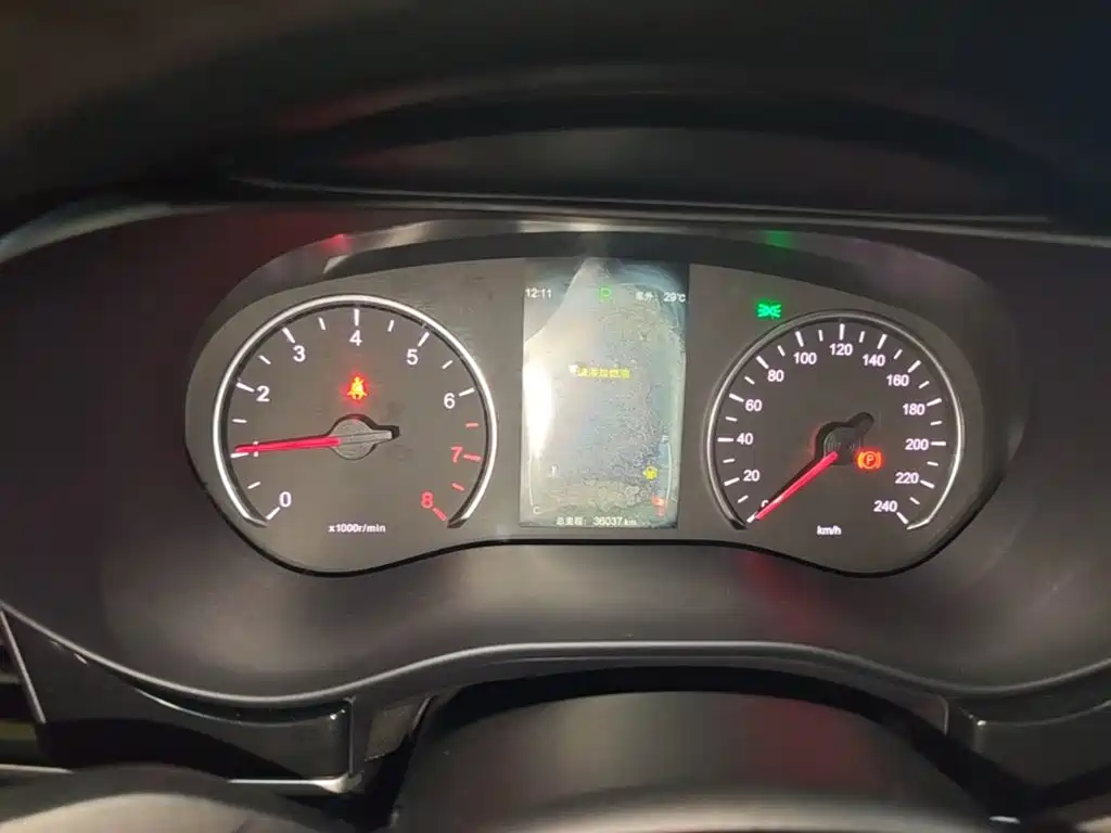 BYD MAX — миниатюра 12