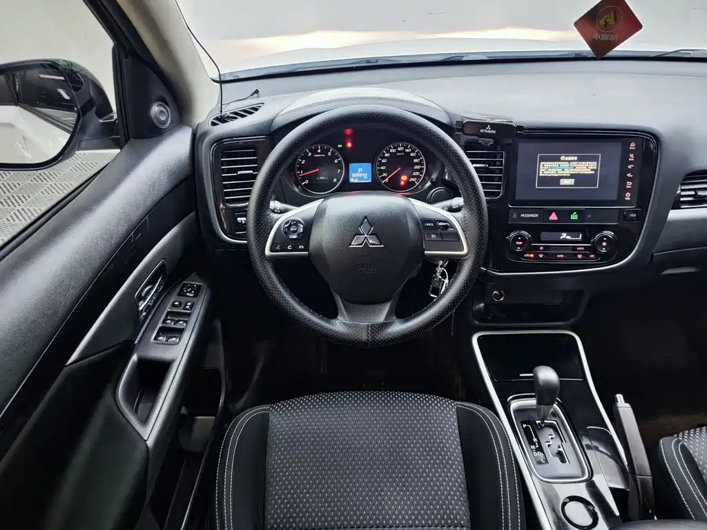 Mitsubishi Outlander — миниатюра 9