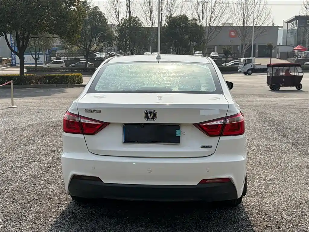 CHANGAN YUEXIANG V7