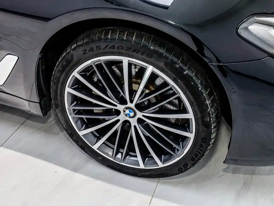 BMW 5 Series — миниатюра 33