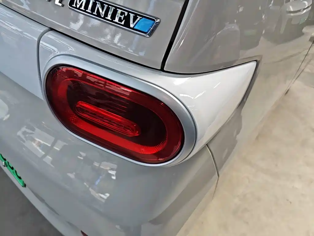 Wuling MINIEV — миниатюра 8