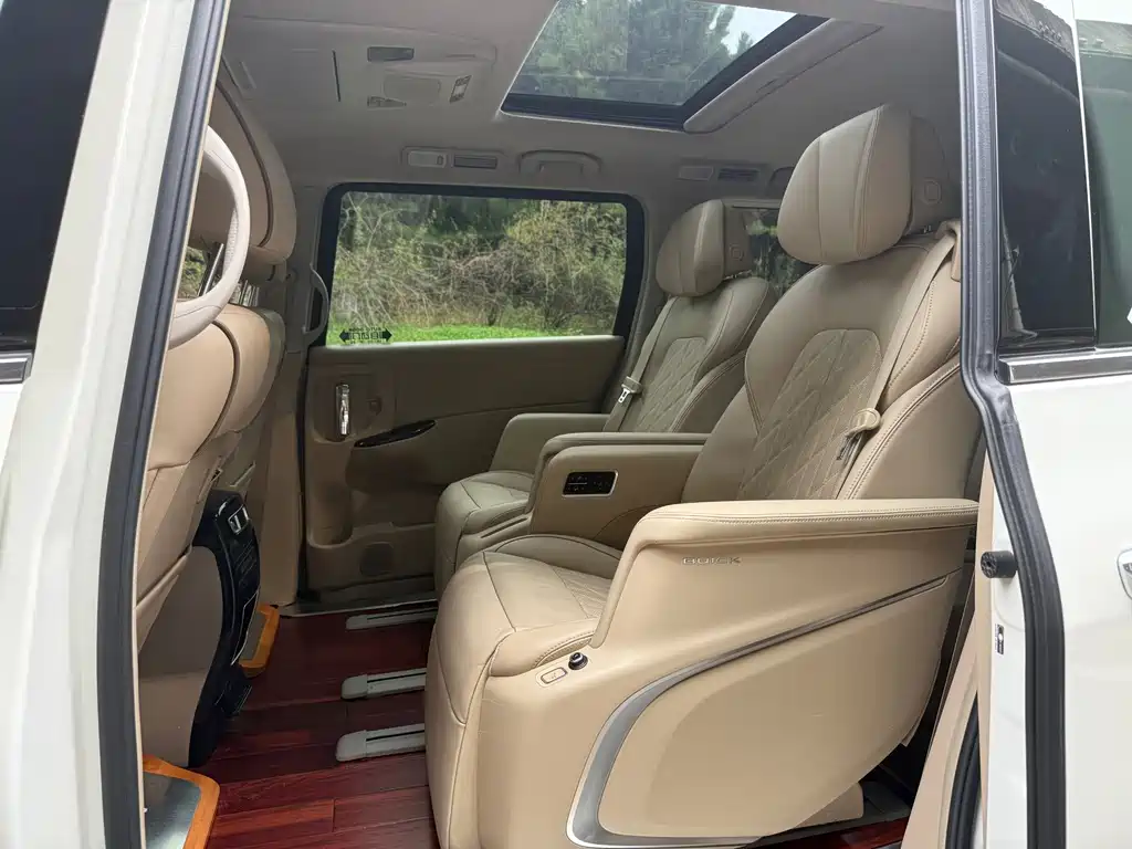 Nissan Quest — миниатюра 6