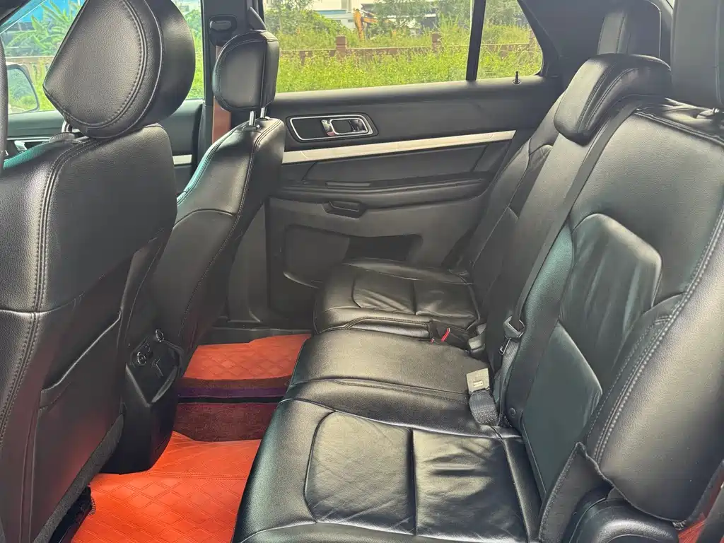 Ford Explorer (Import) — миниатюра 23