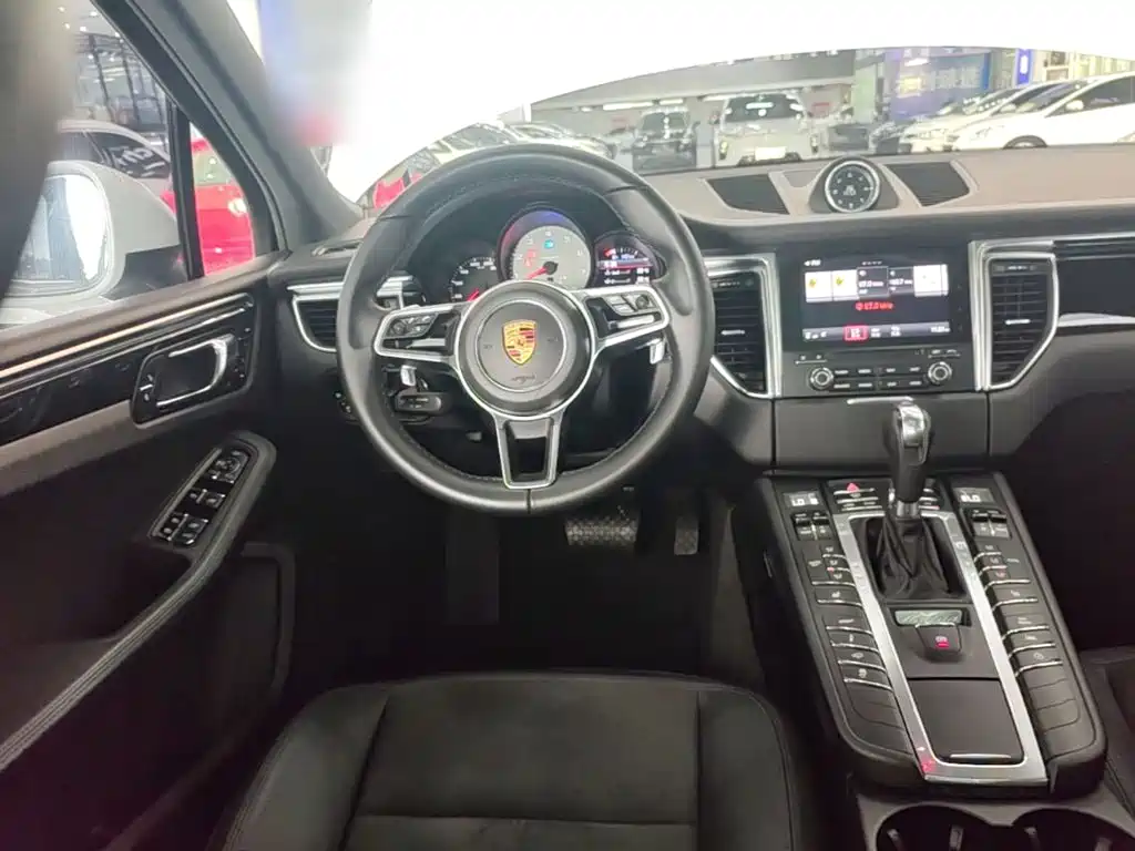 Porsche Macan — миниатюра 11