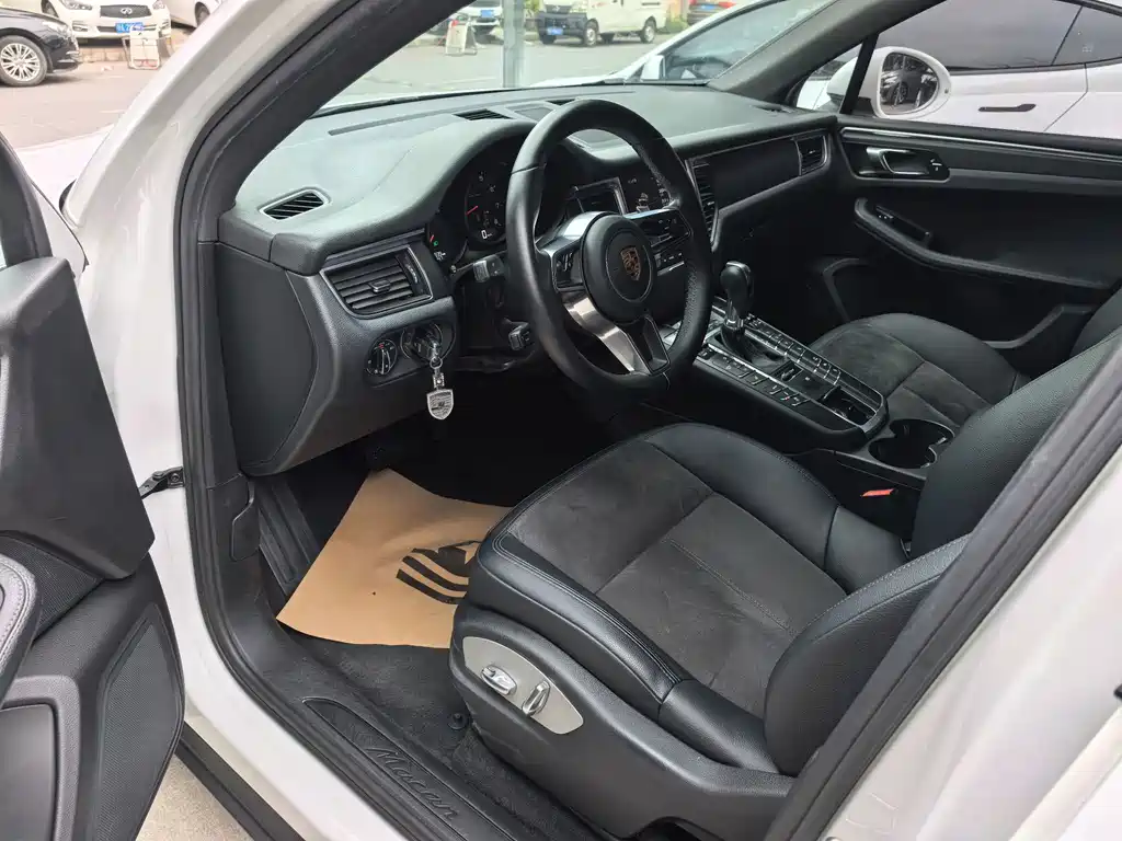 Porsche Macan — миниатюра 6