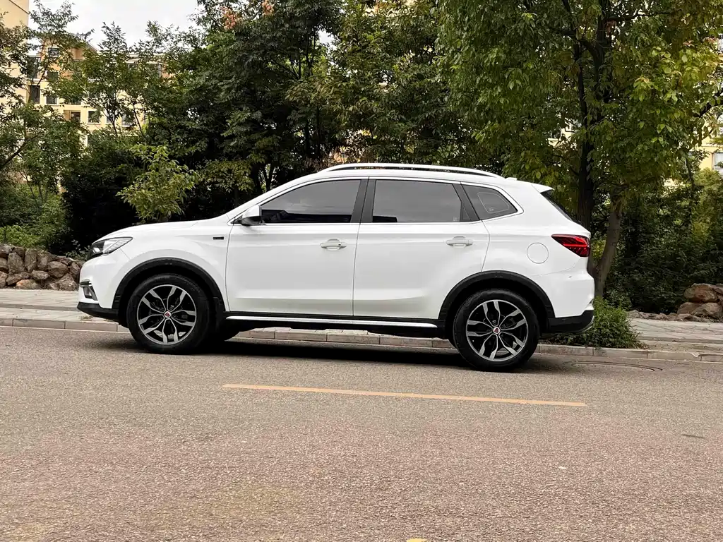 Roewe RX5 — миниатюра 8
