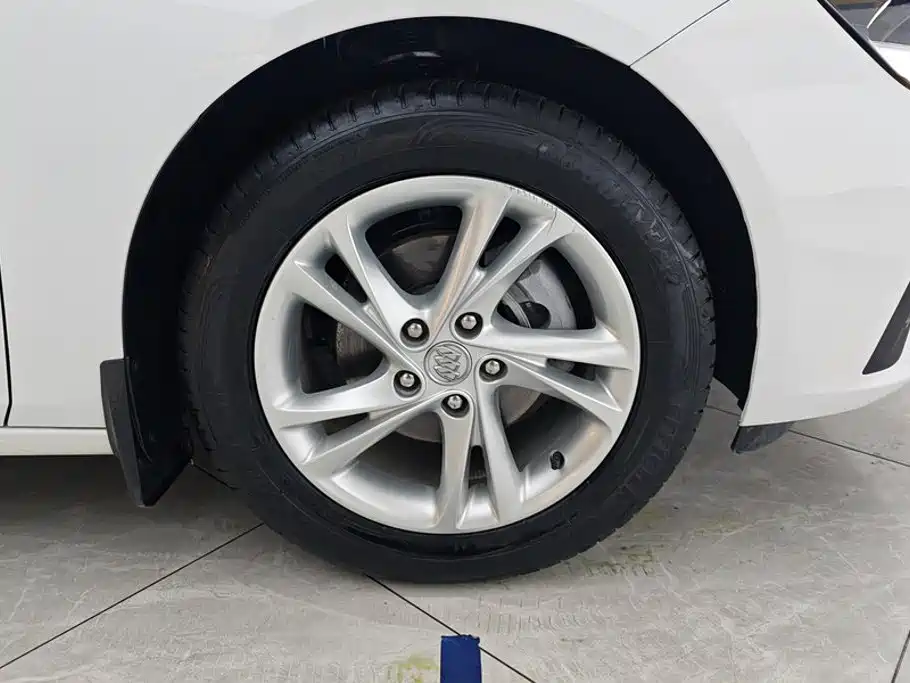 Buick Regal — миниатюра 6