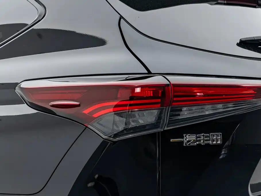 Toyota Crown Kluger — миниатюра 13