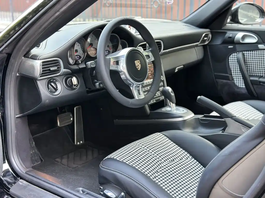 Porsche 911 2010 Turbo S 3.8T