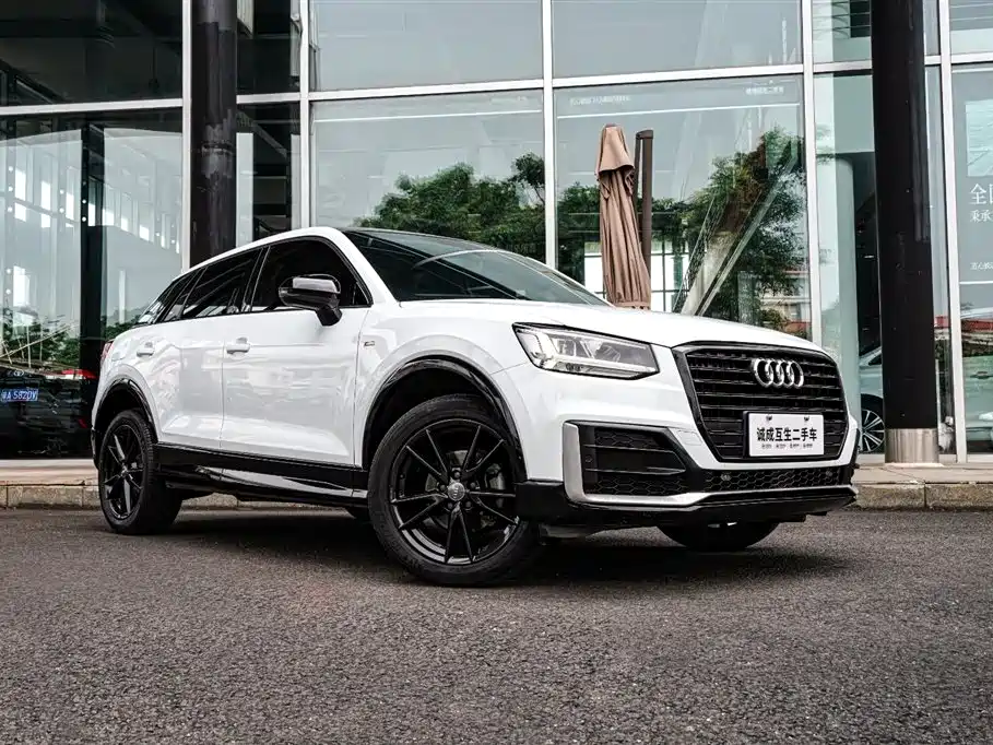 Audi Q2L - фото 3