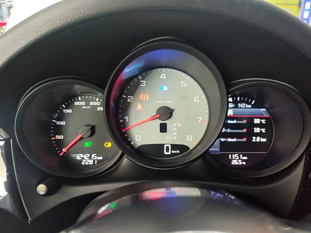 Porsche Macan — миниатюра 12