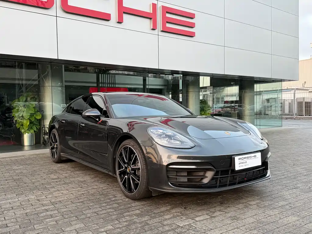 PORSCHE PANAMERA