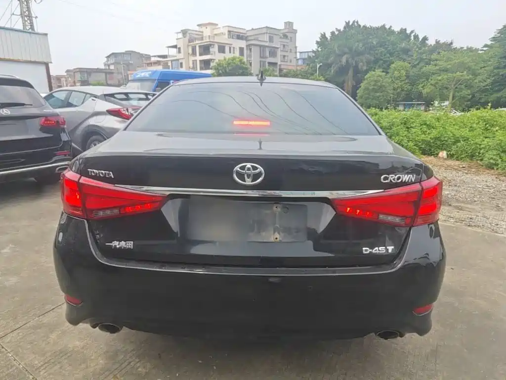 Toyota Crown — миниатюра 6