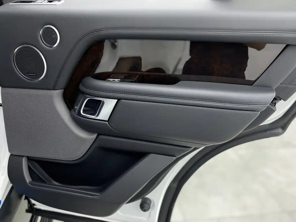 Land Rover Range Rover — миниатюра 27