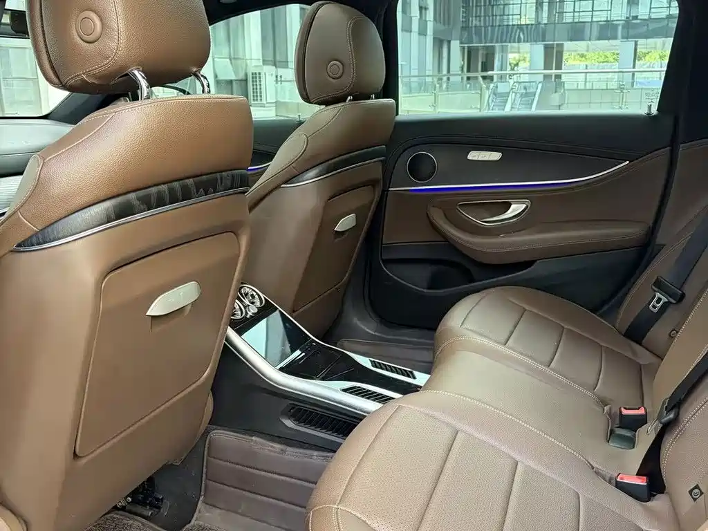 Mercedes-Benz E-Class — миниатюра 17