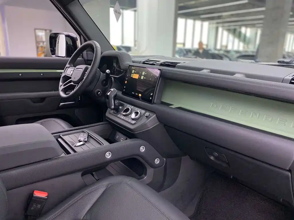 Land Rover Defender — миниатюра 21