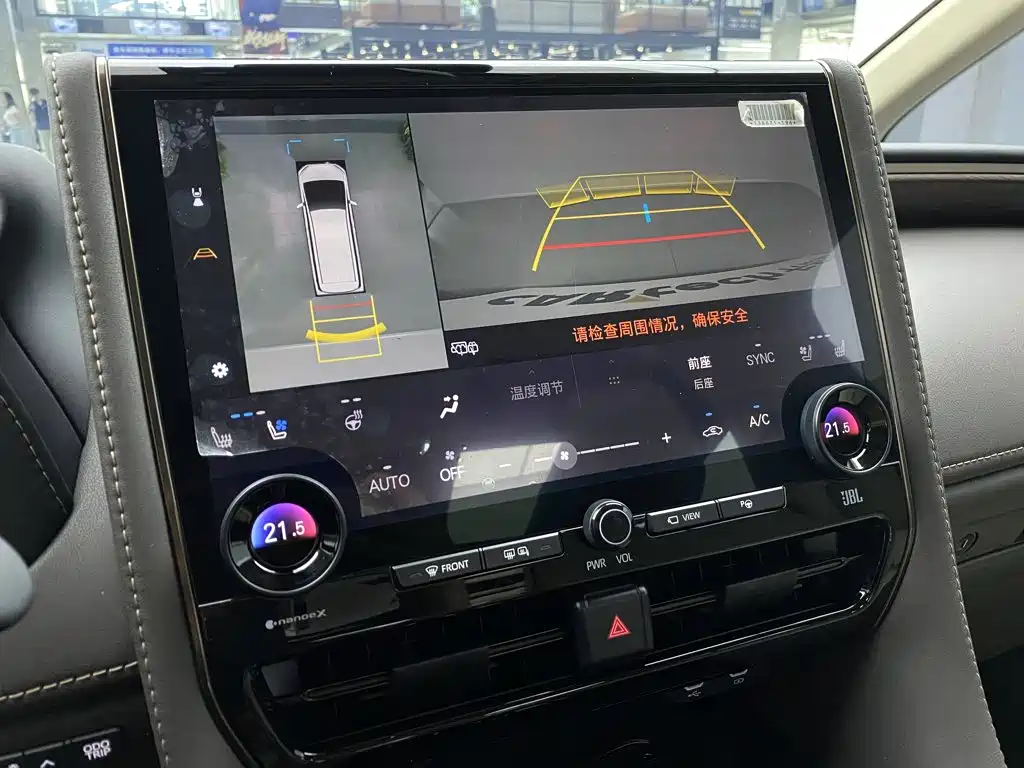 Toyota Alphard — миниатюра 26