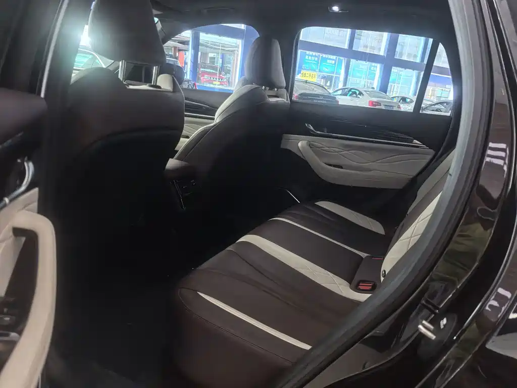 Geely Xingyue L — миниатюра 13