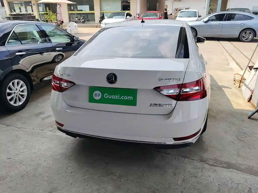 Skoda Superb — миниатюра 6