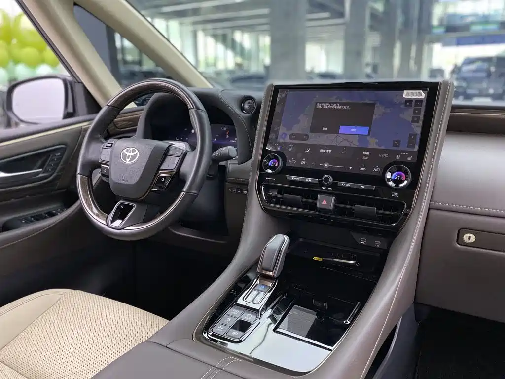 Toyota Alphard — миниатюра 38