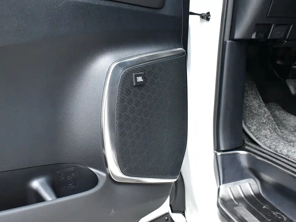 Toyota Alphard — миниатюра 16