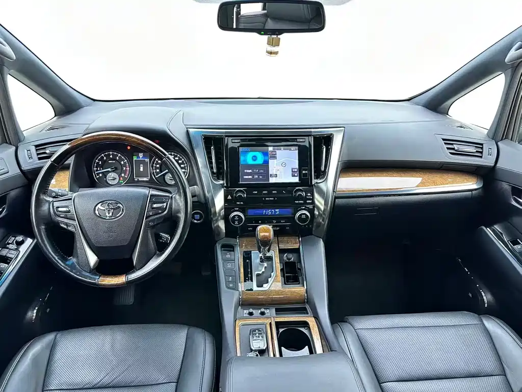 Toyota Alphard 2015 3.5L Luxury