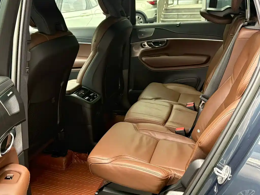 Volvo XC90 PHEV — миниатюра 5
