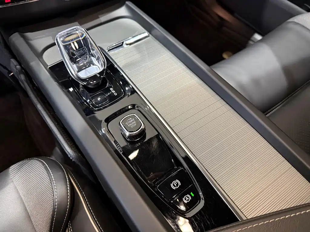 VOLVO XC60 PLUG IN HYBRID