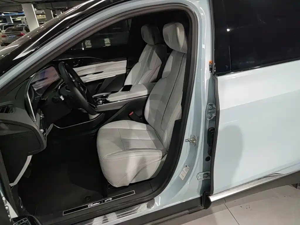 Cadillac Lyriq — миниатюра 15