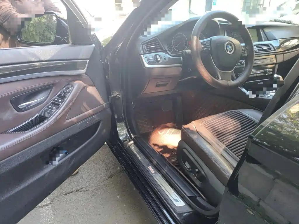 BMW 5 Series — миниатюра 12