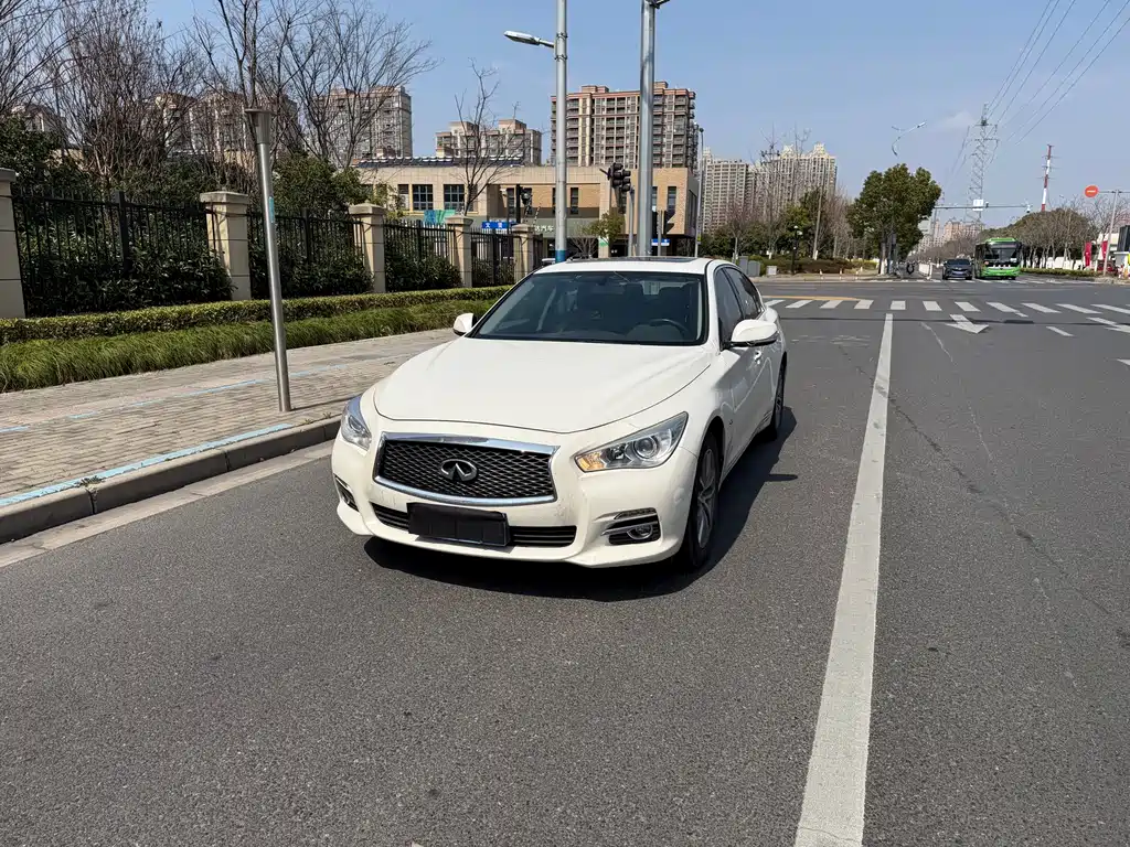 INFINITI Q50L