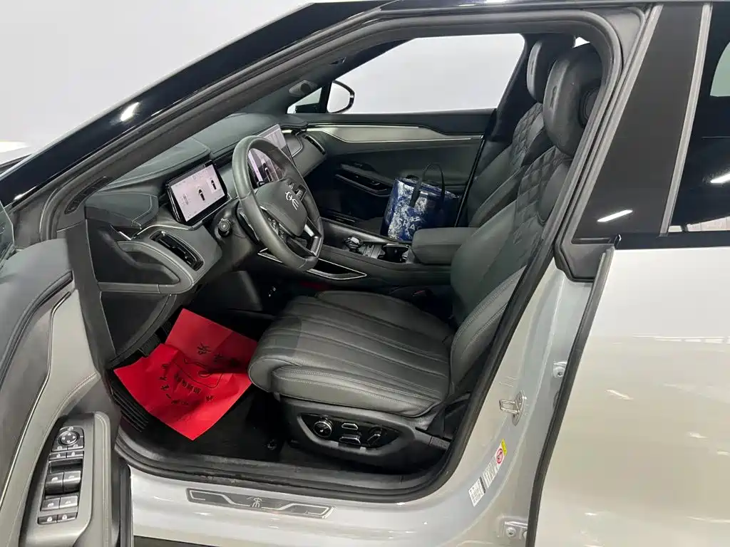 BYD L EV — миниатюра 7