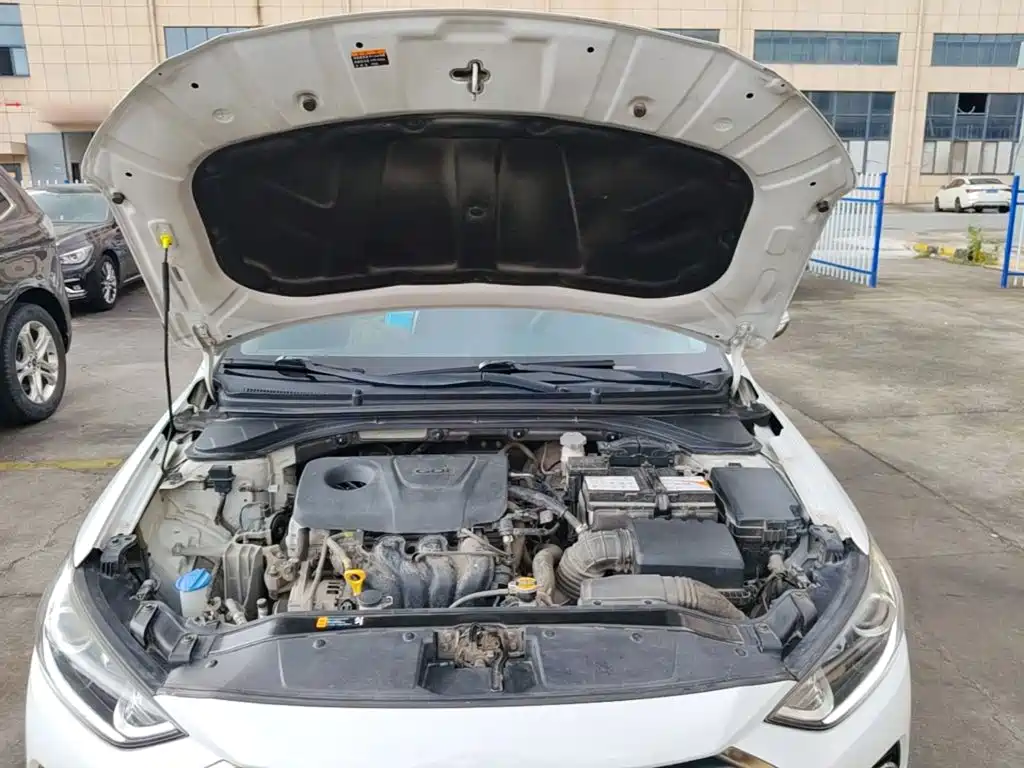 Hyundai Elantra — миниатюра 20