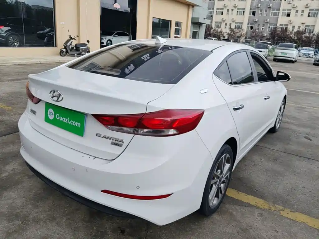 Hyundai Elantra — миниатюра 7