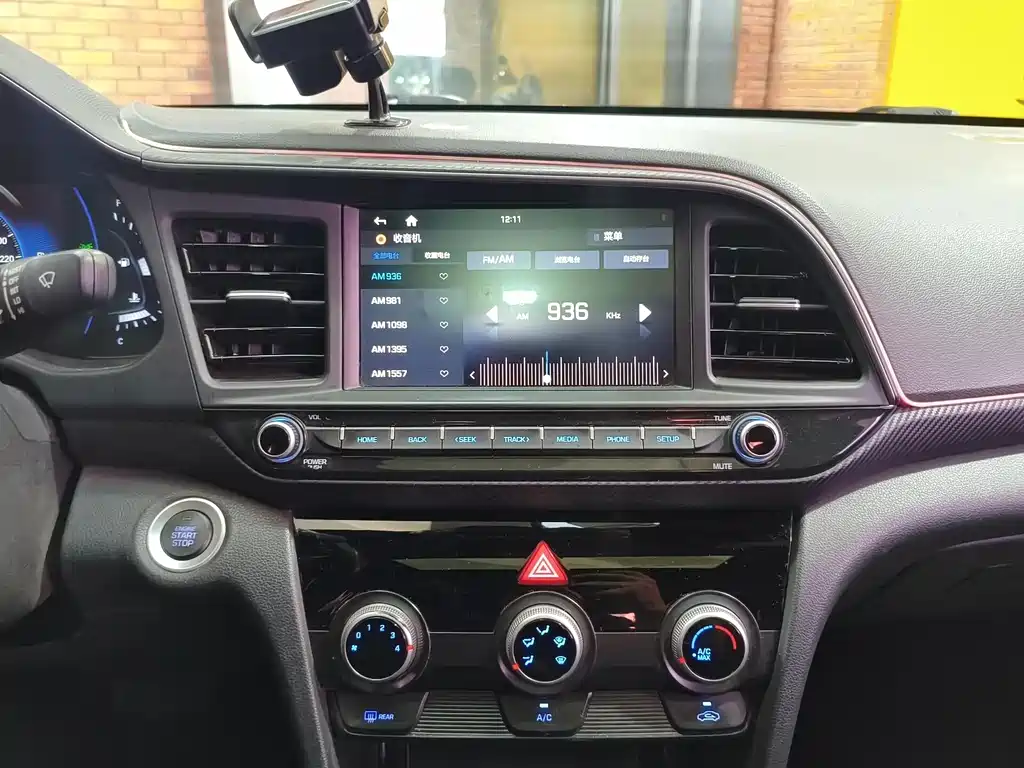Hyundai Elantra — миниатюра 14