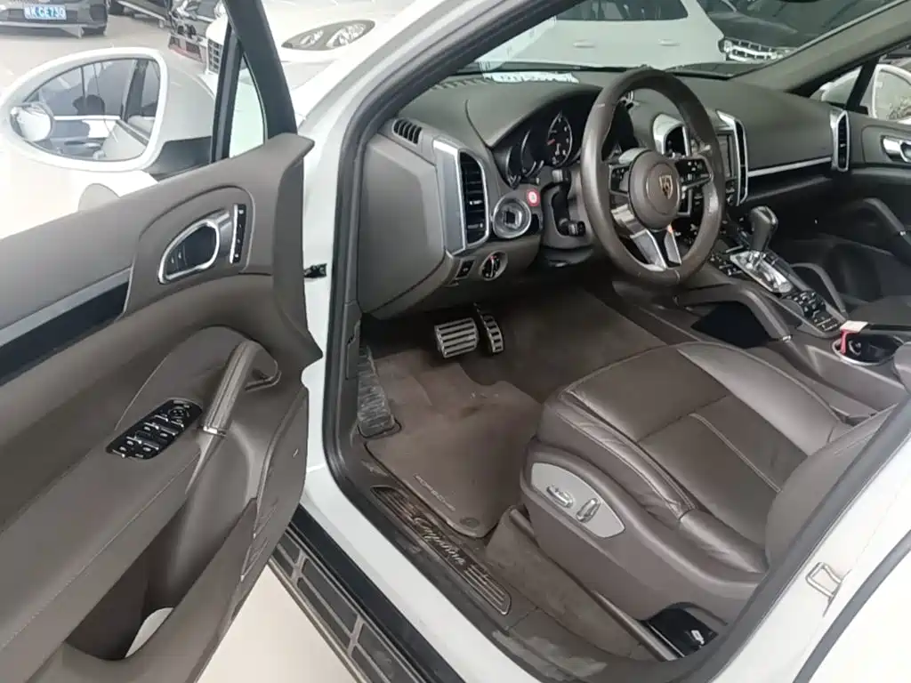 Porsche Cayenne — миниатюра 16