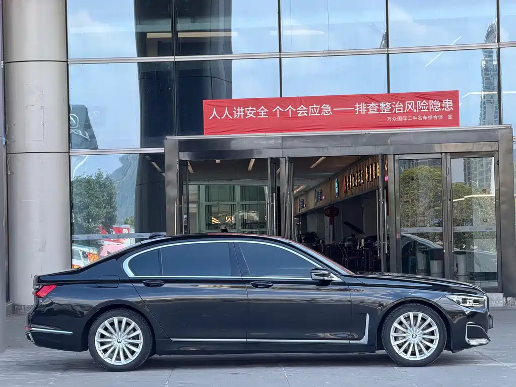 BMW 7 Series — миниатюра 3